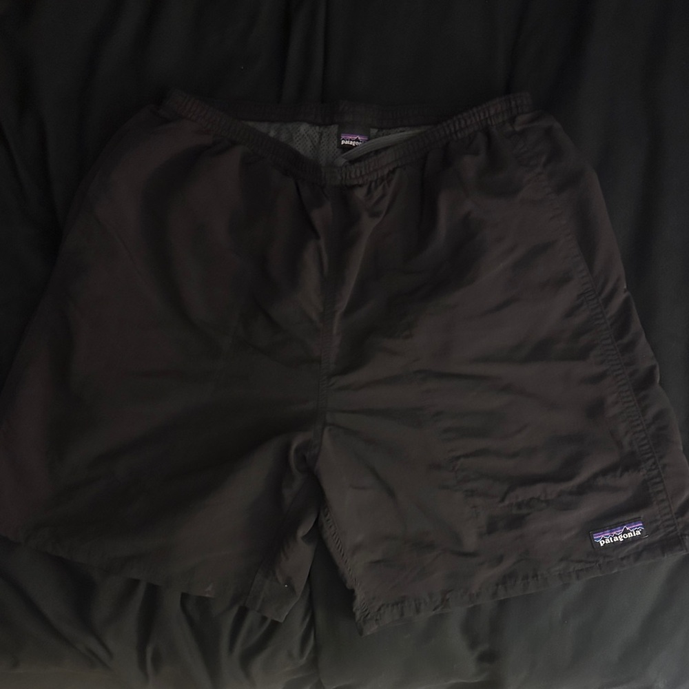 Patagonia Men's Black baggies size m 5’. Used twice
